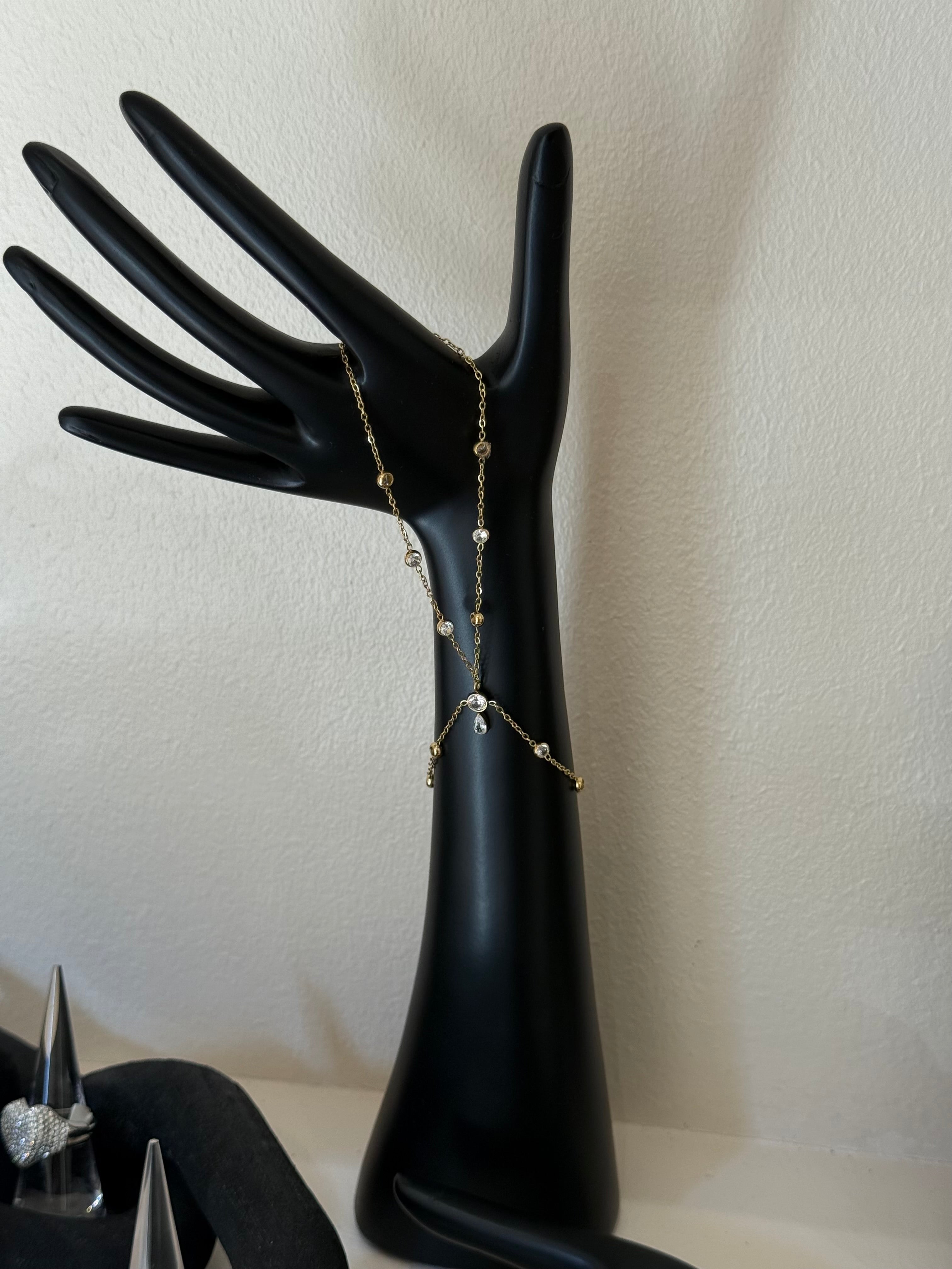 Chaîne main pierre coeur