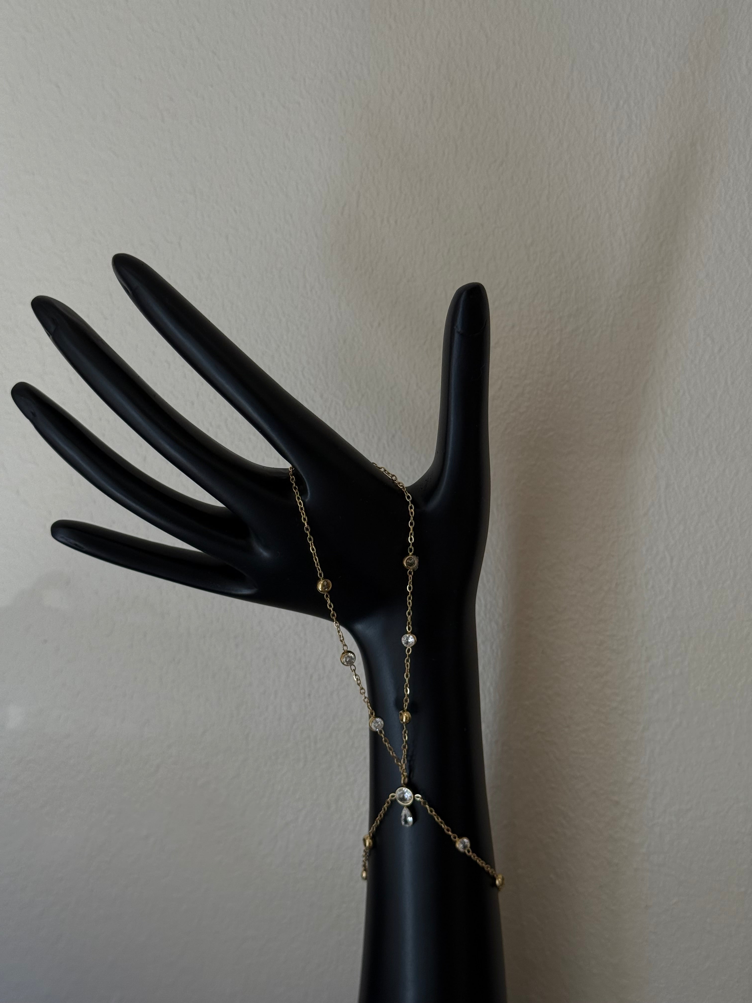 Chaîne main pierre coeur